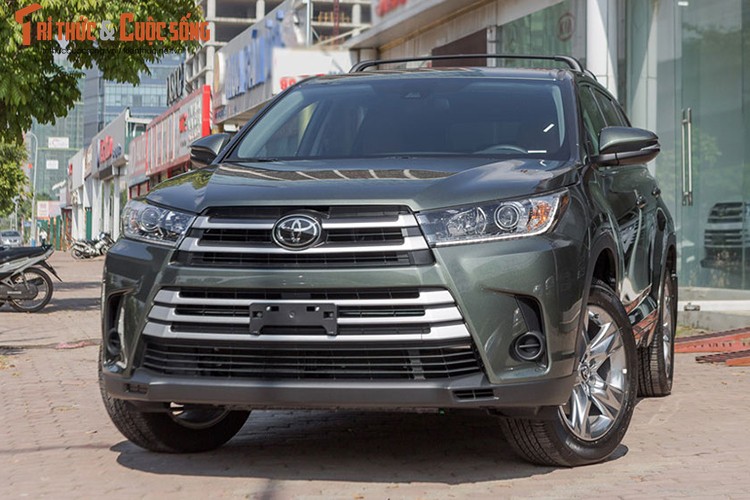 Toyota Highlander LE 2017 &quot;thet gia&quot; hon 3 ty tai Ha Noi